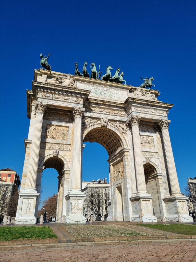 Arco della Pace w Mediolanie – neoklasycystyczny łuk triumfalny z rzeźbami