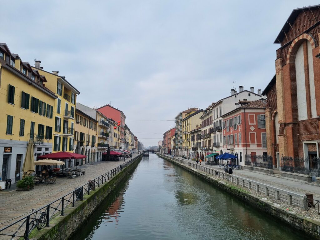 Druga perspektywa kanału Naviglio Grande