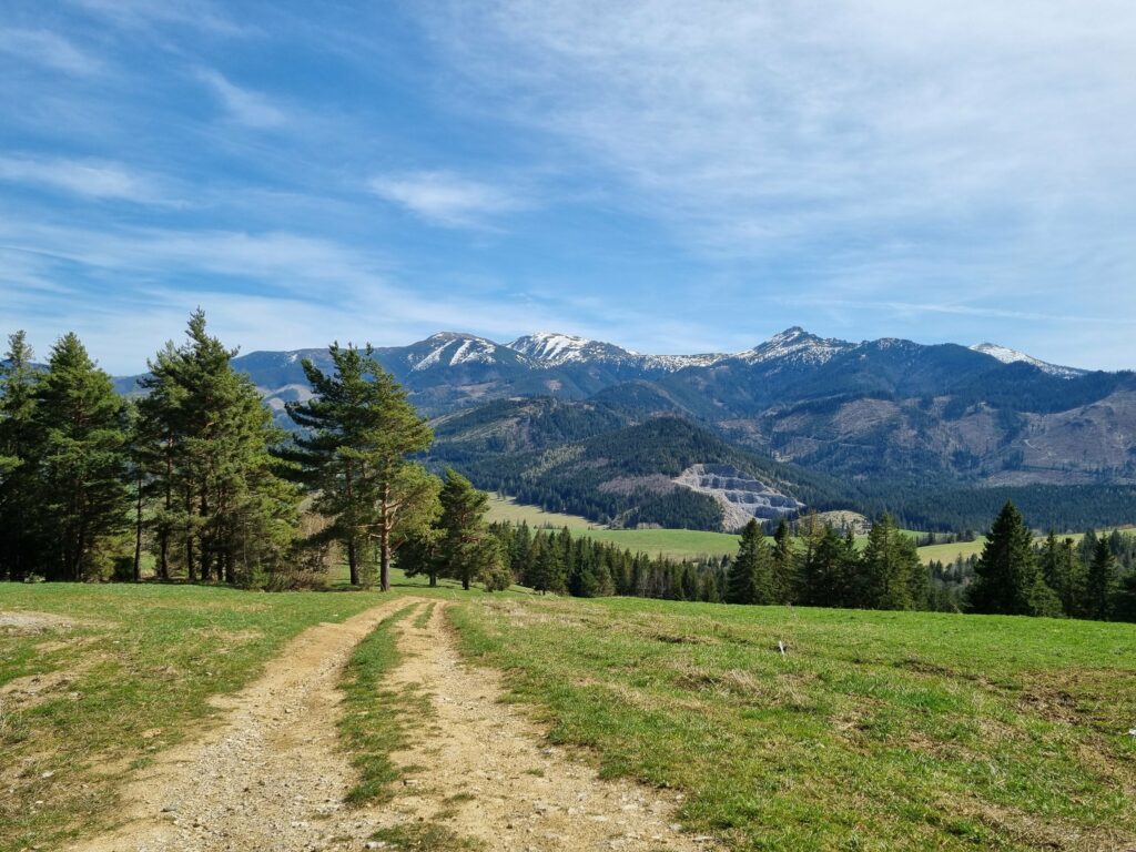 wieża widokowa Machy panorama Tatr Zachodnich, wieża widokowa Słowacja, łatwe szlaki Tatry Zachodnie