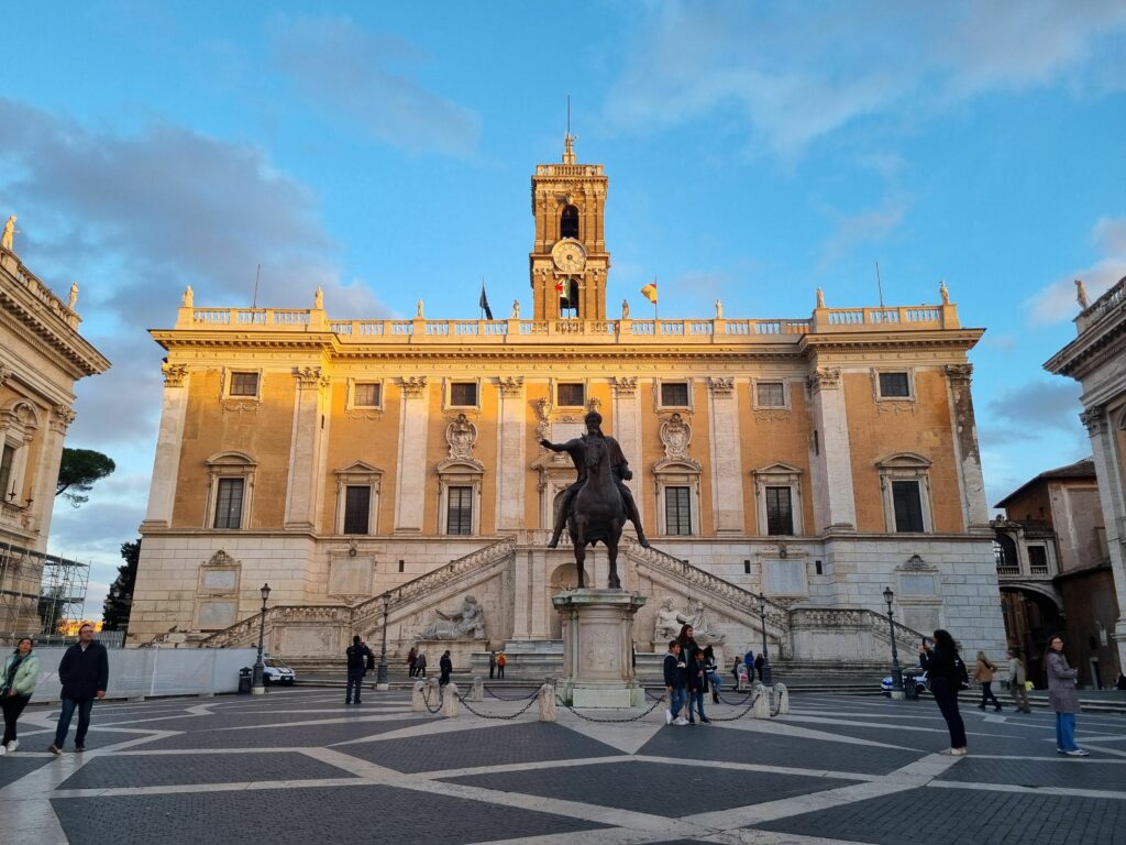 Plac Campidoglio Rzym, Plac Kapitoliński, Palazzo Senatorio, pomnik Marka Aureliusza, Michał Anioł