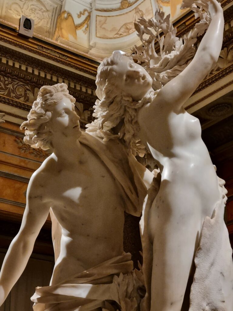 Rzeźba Berniniego Apollo i Dafne, Galleria Borghese, marmur
