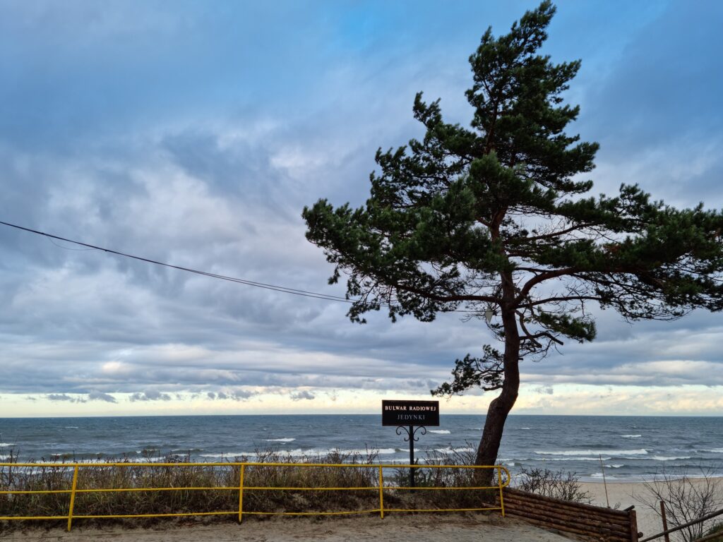 Bulwar Jedynki w Stegnie przy wejściu na plażę