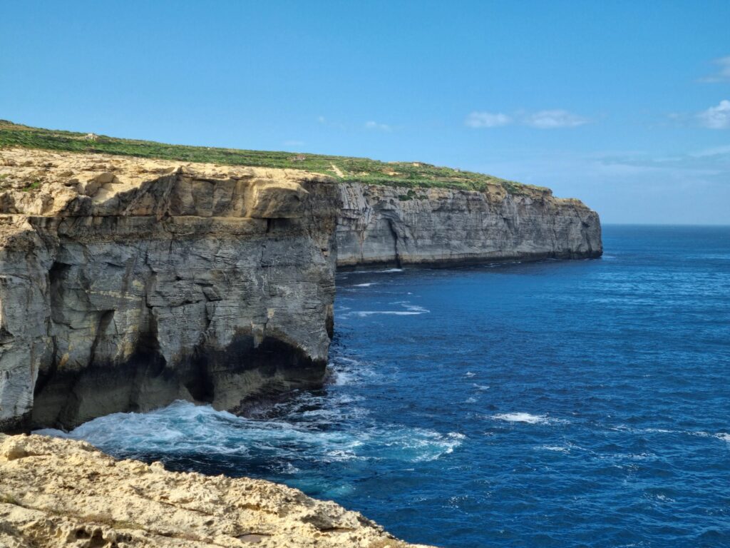 Potężne i strome klify na wyspie Gozo – najpiękniejsze atrakcje przyrodnicze archipelagu