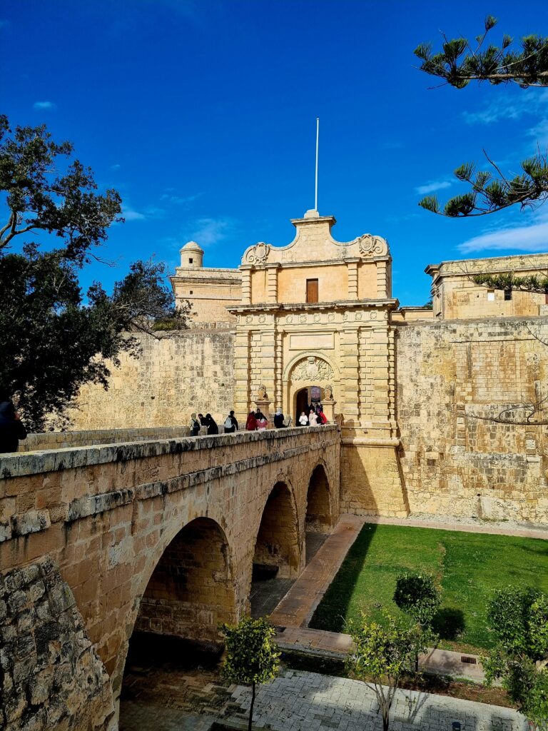 Barokowa Brama Mdiny (Główne Wejście) prowadząca do Cichego Miasta na Malcie.