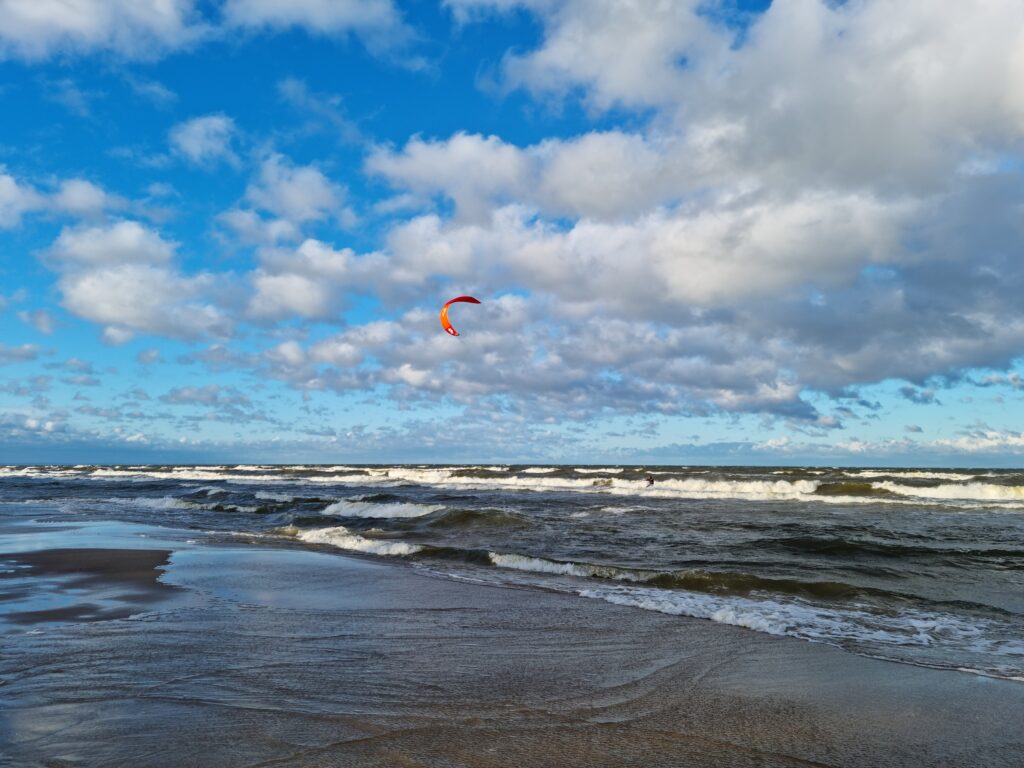 Spacer brzegiem morza w Stegnie w kierunku Sztutowa