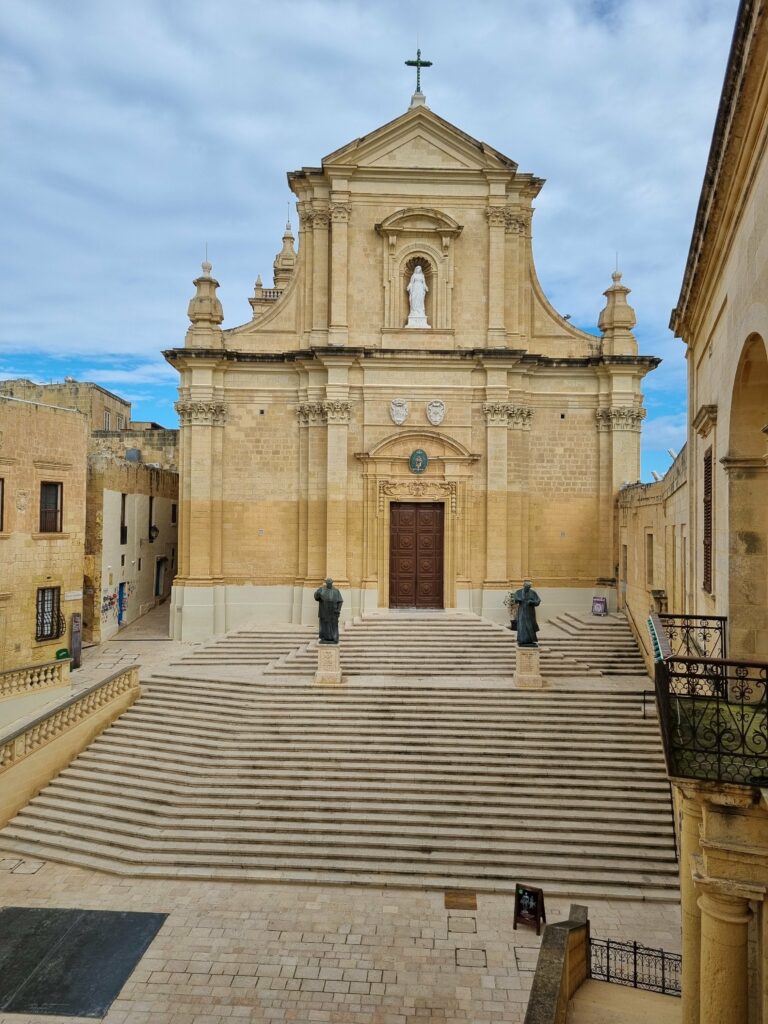 Barokowa Katedra Wniebowzięcia Najświętszej Maryi Panny w Cytadeli w Victorii na Gozo