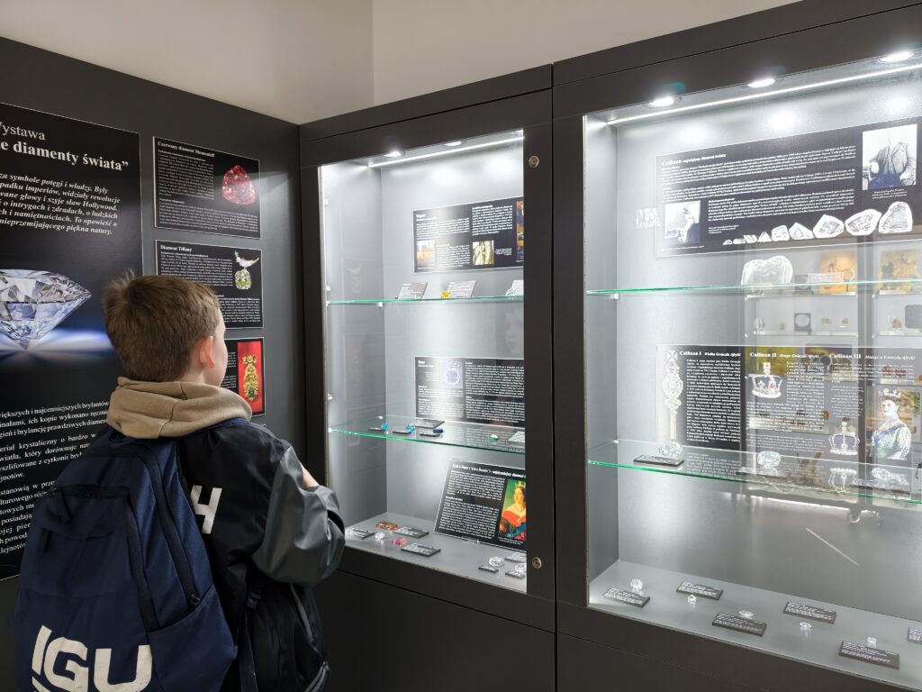 Wystawa w Muzeum Minerałów i Skamieniałości w Świętej Katarzynie, świetna atrakcja dla dzieci po zejściu z Łysicy.