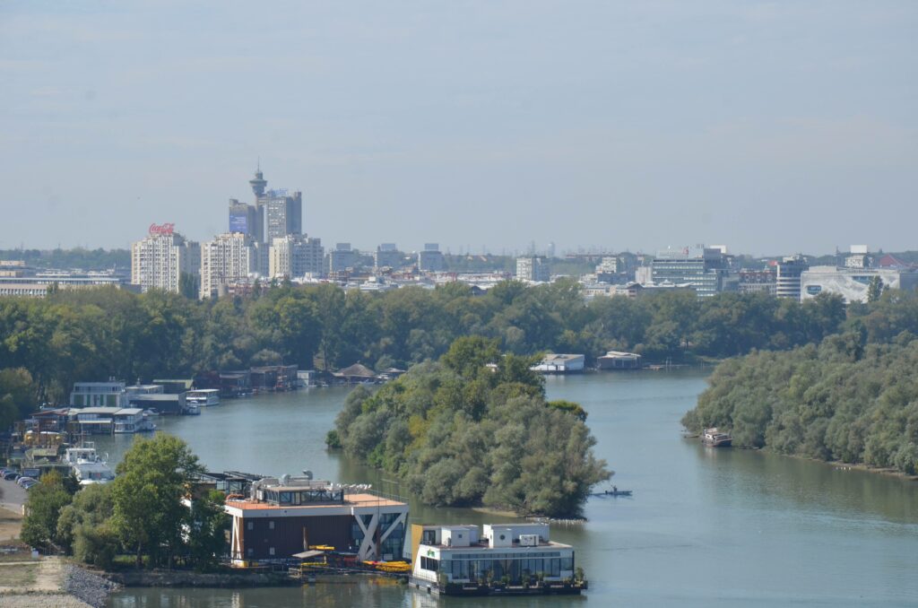 Panorama zbiegu Sawy i Dunaju oraz Nowego Belgradu widziana z twierdzy Kalemegdan