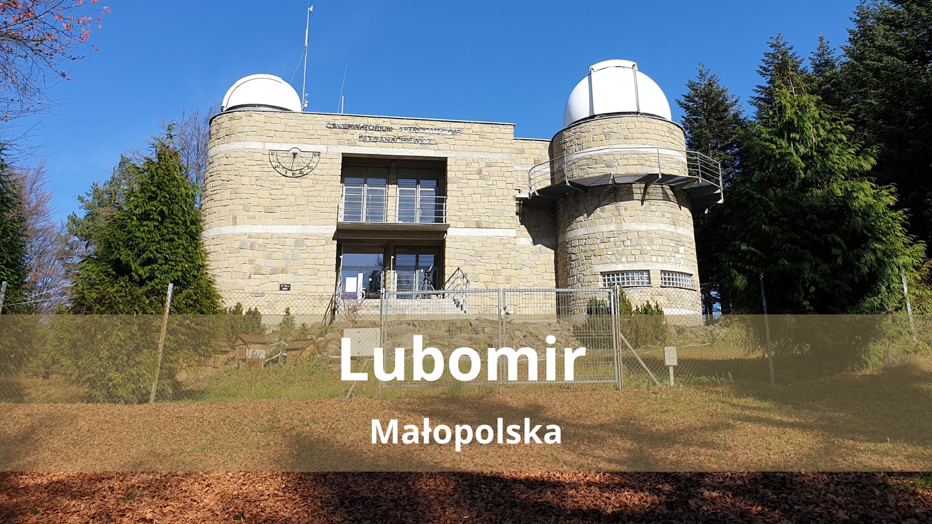 Lubomir – czerwony szlak z Przełęczy Jaworzyce. Najłatwiejsze wejście na szczyt z obserwatorium