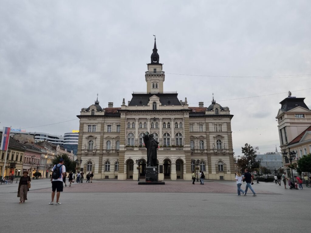 Neorenesansowy Ratusz na Placu Wolności (Trg Slobode) w Nowym Sadzie