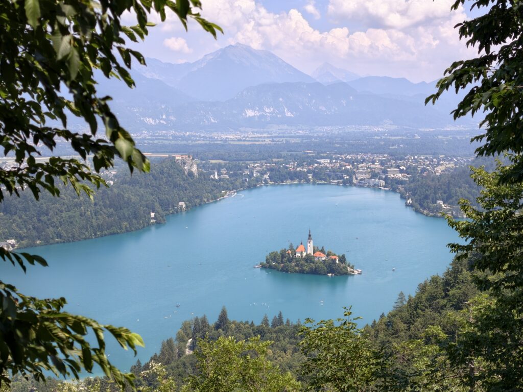 Punkt widokowy Velika Osojnica z widokiem na jezioro Bled